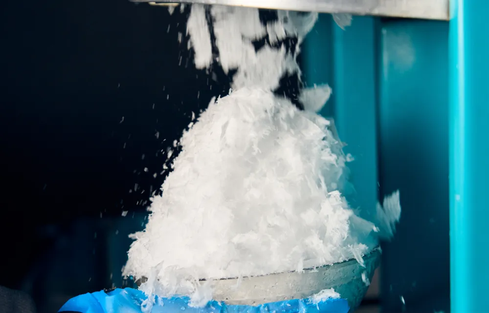 白熊の作り方②「氷を削って盛る」イメージ